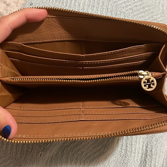 Tory Burch long zippy wallet - Picture 8 of 9